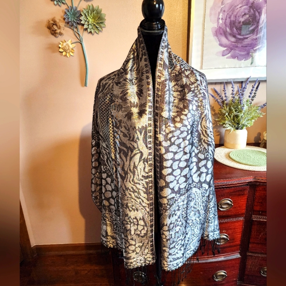WestLoop Silver/Black Metallic Scarf Blanket Wrap w/Fringe Around The Bottom